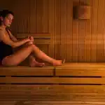 mujer en sauna